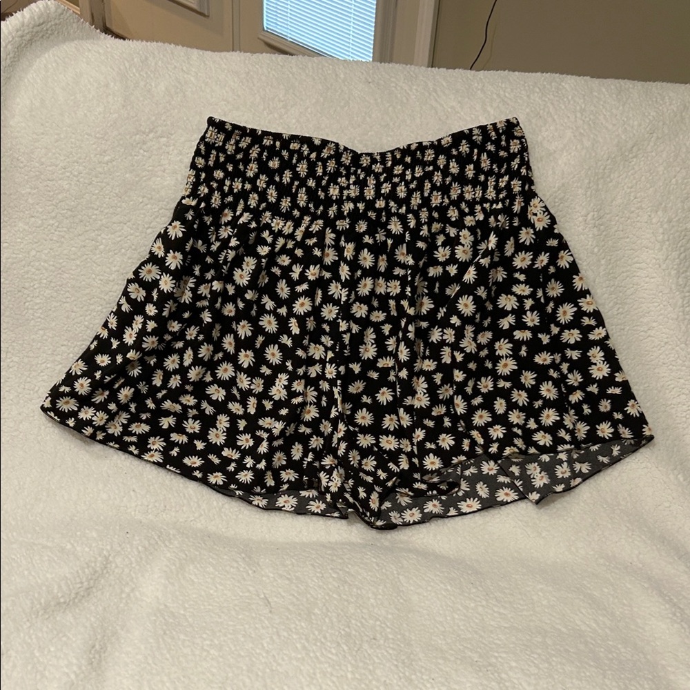 Daisy print smocked waist shorts.